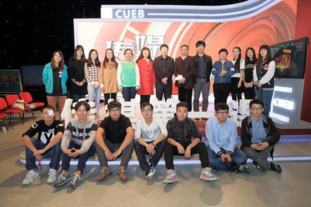 哔咔漫画
老师与导演组学生合影_副本.jpg